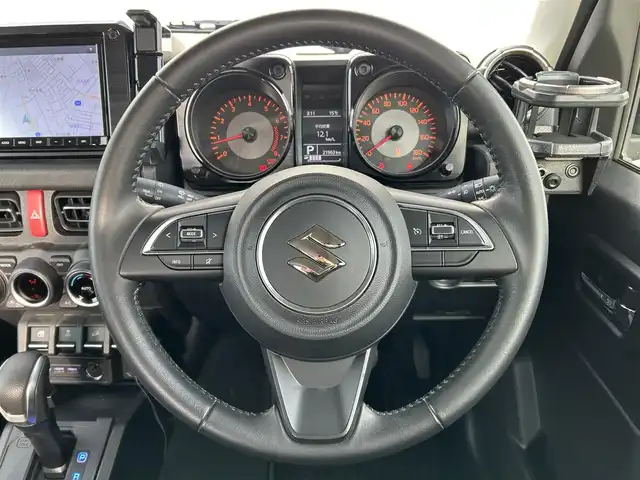 スズキ ジムニー シエラ JC 新潟県 2023(令5)年 2.2万km ブルーイッシュブラックパール3 衝突軽減/純正ナビ/(AM/FM/CD/DVD/BT/フルセグ)/バックカメラ/ETC/クルーズコントロール/アイドリングストップ/シートヒーター/革巻きステアリング/ステアリングスイッチ/AUTOライト/LEDヘッドライト/フォグランプ/横滑り防止/プッシュスタート/スマートキー