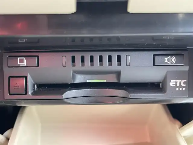 トヨタ カムリ G レザーパッケージ 兵庫県 2019(令1)年 9.6万km プラチナホワイトパールマイカ サンルーフ/純正ナビ/フルセグTV/Bluetoothオーディオ/USB端子/AUX/バックカメラ/モデリスタエアロ/ステアリングリモコン/レザーシート/シートヒーター/パワーシート/クルーズコントロール（追従）/ヘッドアップディスプレイ/ETC/オートハイビーム