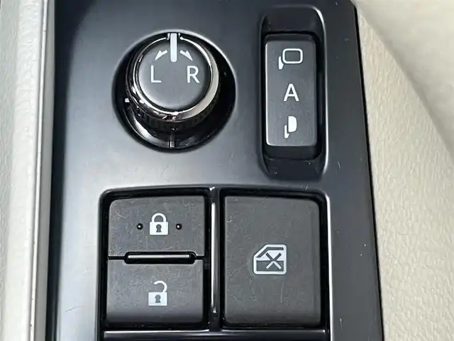 トヨタ カムリ G レザーパッケージ 兵庫県 2019(令1)年 9.6万km プラチナホワイトパールマイカ サンルーフ/純正ナビ/フルセグTV/Bluetoothオーディオ/USB端子/AUX/バックカメラ/モデリスタエアロ/ステアリングリモコン/レザーシート/シートヒーター/パワーシート/クルーズコントロール（追従）/ヘッドアップディスプレイ/ETC/オートハイビーム