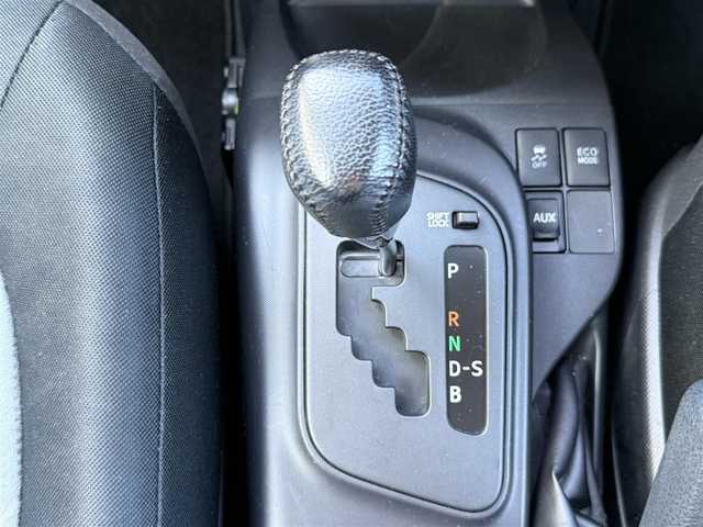 トヨタ ｉＱ 100G 愛知県 2012(平24)年 4.5万km ホワイトパールクリスタルシャイン /純正オーディオ//AM/FM/CD/AUX//ETC//オートヘッドライト//レーダー探知機//ドライブレコーダー//純正リムーバブルシェルフ//オートリトラクタブルウィンカーミラー//リバース連動ドアミラー//ステアリングスイッチ//エコモード//ISOFIX//取扱説明書//保証書//スペアキー