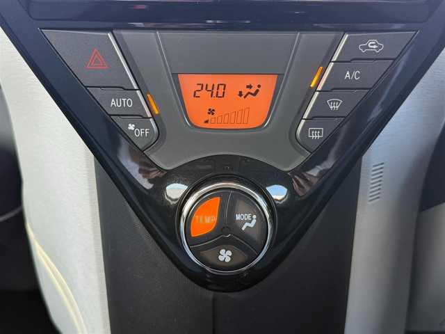 トヨタ ｉＱ 100G 愛知県 2012(平24)年 4.5万km ホワイトパールクリスタルシャイン /純正オーディオ//AM/FM/CD/AUX//ETC//オートヘッドライト//レーダー探知機//ドライブレコーダー//純正リムーバブルシェルフ//オートリトラクタブルウィンカーミラー//リバース連動ドアミラー//ステアリングスイッチ//エコモード//ISOFIX//取扱説明書//保証書//スペアキー