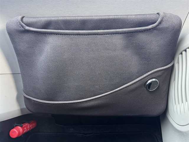 トヨタ ｉＱ 100G 愛知県 2012(平24)年 4.5万km ホワイトパールクリスタルシャイン /純正オーディオ//AM/FM/CD/AUX//ETC//オートヘッドライト//レーダー探知機//ドライブレコーダー//純正リムーバブルシェルフ//オートリトラクタブルウィンカーミラー//リバース連動ドアミラー//ステアリングスイッチ//エコモード//ISOFIX//取扱説明書//保証書//スペアキー