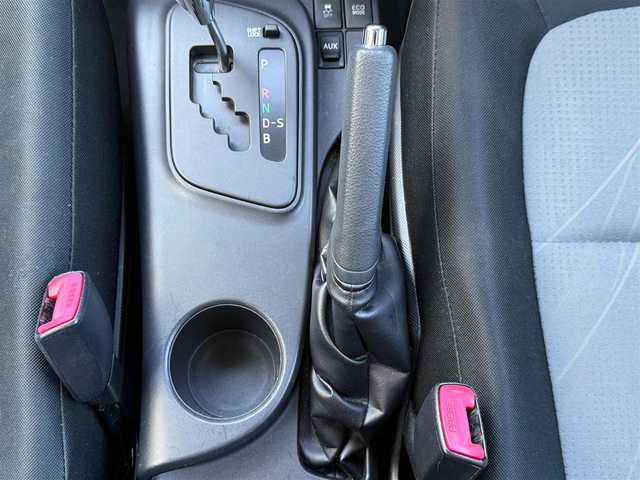 トヨタ ｉＱ 100G 愛知県 2012(平24)年 4.5万km ホワイトパールクリスタルシャイン /純正オーディオ//AM/FM/CD/AUX//ETC//オートヘッドライト//レーダー探知機//ドライブレコーダー//純正リムーバブルシェルフ//オートリトラクタブルウィンカーミラー//リバース連動ドアミラー//ステアリングスイッチ//エコモード//ISOFIX//取扱説明書//保証書//スペアキー