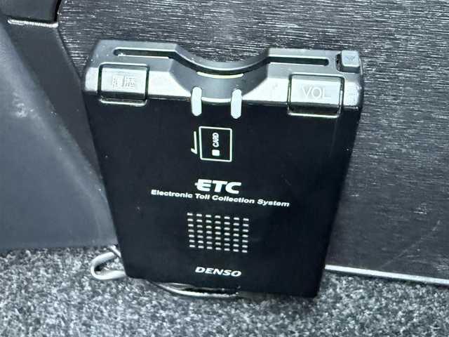 トヨタ ｉＱ 100G 愛知県 2012(平24)年 4.5万km ホワイトパールクリスタルシャイン /純正オーディオ//AM/FM/CD/AUX//ETC//オートヘッドライト//レーダー探知機//ドライブレコーダー//純正リムーバブルシェルフ//オートリトラクタブルウィンカーミラー//リバース連動ドアミラー//ステアリングスイッチ//エコモード//ISOFIX//取扱説明書//保証書//スペアキー