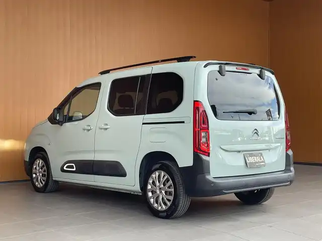 シトロエン ベルランゴ フィール 愛知県 2020(令2)年 6.3万km 緑 ワンオーナー/純正ディスプレイオーディオ/サイドカメラ/バックカメラ/AppleCarPlay /アクティブクルーズコントロール/ブラインドスポットアシスト/レーンキープアシスト/ETC/純正16インチアルミ/社外アルミ付スタッドレスタイヤ有/ドラレコ