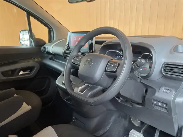 シトロエン ベルランゴ フィール 愛知県 2020(令2)年 6.3万km 緑 ワンオーナー/純正ディスプレイオーディオ/サイドカメラ/バックカメラ/AppleCarPlay /アクティブクルーズコントロール/ブラインドスポットアシスト/レーンキープアシスト/ETC/純正16インチアルミ/社外アルミ付スタッドレスタイヤ有/ドラレコ