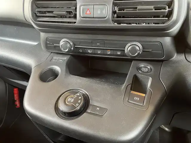 シトロエン ベルランゴ フィール 愛知県 2020(令2)年 6.3万km 緑 ワンオーナー/純正ディスプレイオーディオ/サイドカメラ/バックカメラ/AppleCarPlay /アクティブクルーズコントロール/ブラインドスポットアシスト/レーンキープアシスト/ETC/純正16インチアルミ/社外アルミ付スタッドレスタイヤ有/ドラレコ