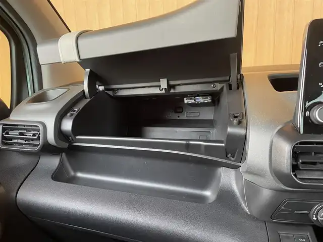 シトロエン ベルランゴ フィール 愛知県 2020(令2)年 6.3万km 緑 ワンオーナー/純正ディスプレイオーディオ/サイドカメラ/バックカメラ/AppleCarPlay /アクティブクルーズコントロール/ブラインドスポットアシスト/レーンキープアシスト/ETC/純正16インチアルミ/社外アルミ付スタッドレスタイヤ有/ドラレコ