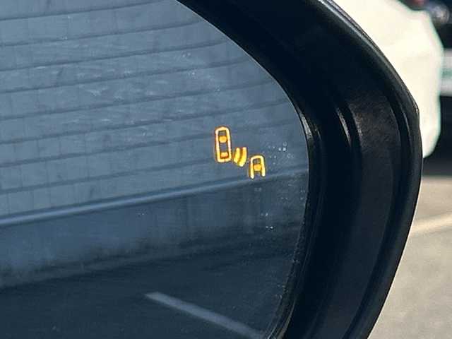 トヨタ カローラツーリング ハイブリッド ダブルバイビー 大阪府 2023(令5)年 1.1万km アティチュードブラックマイカ ワンオーナー/ブラインドスポットモニター/純正10.5型ナビ(BT/USB/フルセグ)/バックカメラ/衝突被害軽減システム/レーンキープアシスト/コーナーセンサー/アダクティブクルーズコントロール/オートライト/オートマチックハイビーム/純正アルミホイール/社外フロアマット/ハーフレザー/ビルトインETC/スマートキー/LEDヘッドライト