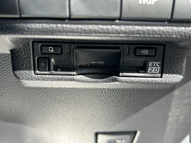 トヨタ カローラツーリング ハイブリッド ダブルバイビー 大阪府 2023(令5)年 1.1万km アティチュードブラックマイカ ワンオーナー/ブラインドスポットモニター/純正10.5型ナビ(BT/USB/フルセグ)/バックカメラ/衝突被害軽減システム/レーンキープアシスト/コーナーセンサー/アダクティブクルーズコントロール/オートライト/オートマチックハイビーム/純正アルミホイール/社外フロアマット/ハーフレザー/ビルトインETC/スマートキー/LEDヘッドライト