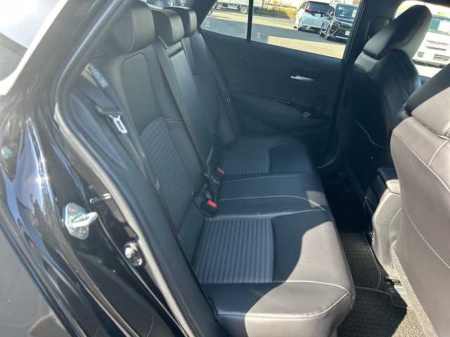 トヨタ カローラツーリング ハイブリッド ダブルバイビー 大阪府 2023(令5)年 1.1万km アティチュードブラックマイカ ワンオーナー/ブラインドスポットモニター/純正10.5型ナビ(BT/USB/フルセグ)/バックカメラ/衝突被害軽減システム/レーンキープアシスト/コーナーセンサー/アダクティブクルーズコントロール/オートライト/オートマチックハイビーム/純正アルミホイール/社外フロアマット/ハーフレザー/ビルトインETC/スマートキー/LEDヘッドライト