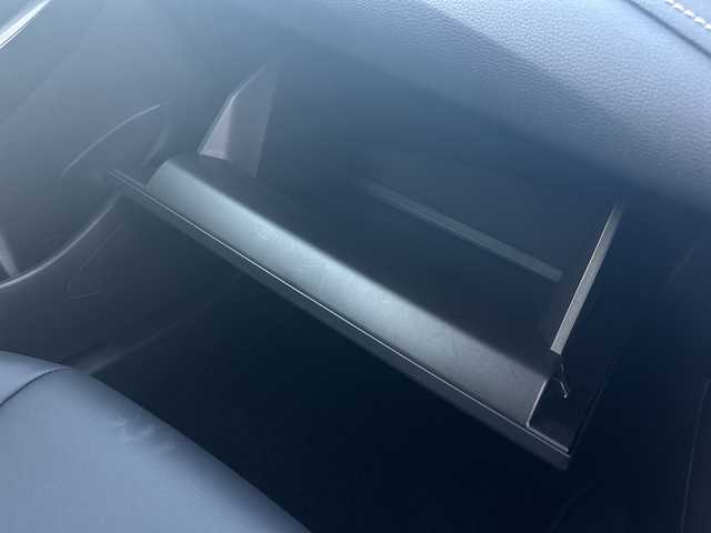 トヨタ カローラツーリング ハイブリッド ダブルバイビー 大阪府 2023(令5)年 1.1万km アティチュードブラックマイカ ワンオーナー/ブラインドスポットモニター/純正10.5型ナビ(BT/USB/フルセグ)/バックカメラ/衝突被害軽減システム/レーンキープアシスト/コーナーセンサー/アダクティブクルーズコントロール/オートライト/オートマチックハイビーム/純正アルミホイール/社外フロアマット/ハーフレザー/ビルトインETC/スマートキー/LEDヘッドライト