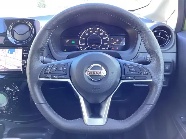 日産 ノート e－パワー メダリスト FOUR 三重県 2019(平31)年 5.8万km オリーブグリーン 衝突軽減ブレーキ/純正ナビ/フルセグ/Bluetooth/DVD再生/録音機能/アラウンドビューモニター/LEDヘッドライト/フォグライト/デジタルインナーミラー/インテリジェントキー/プッシュスタート/ハーフレザーシート/ドライブレコーダー