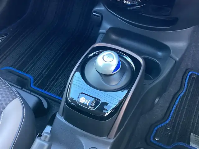 日産 ノート e－パワー メダリスト FOUR 三重県 2019(平31)年 5.8万km オリーブグリーン 衝突軽減ブレーキ/純正ナビ/フルセグ/Bluetooth/DVD再生/録音機能/アラウンドビューモニター/LEDヘッドライト/フォグライト/デジタルインナーミラー/インテリジェントキー/プッシュスタート/ハーフレザーシート/ドライブレコーダー