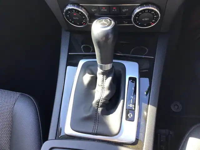 メルセデス・ベンツ Ｃ１８０ 福井県 2013(平25)年 4.7万km オブシディアンブラック 純正ナビ/17インチメルセデスアルミ/HIDヘッドランプ/プッシュスタート/ETC/レーダー探知機/ハーフレザー/前席パワーシート/オートライト/スマートキー2/クルーズコントロール