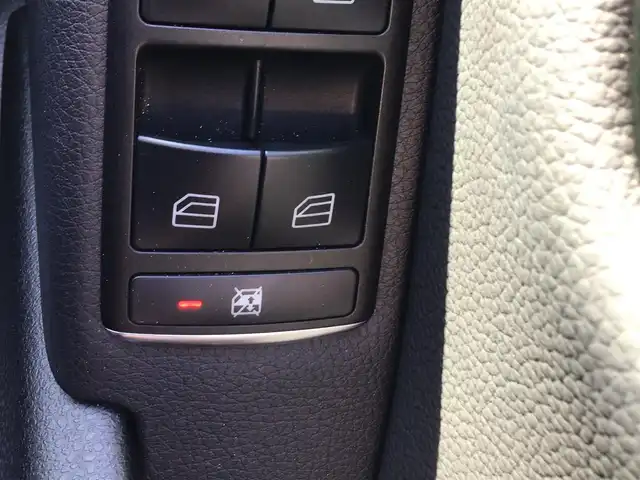 メルセデス・ベンツ Ｃ１８０ 福井県 2013(平25)年 4.7万km オブシディアンブラック 純正ナビ/17インチメルセデスアルミ/HIDヘッドランプ/プッシュスタート/ETC/レーダー探知機/ハーフレザー/前席パワーシート/オートライト/スマートキー2/クルーズコントロール