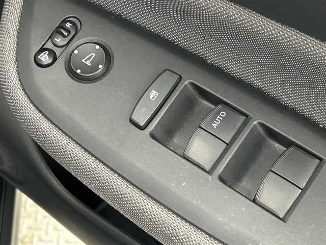 ホンダ フィット クロスター 道央・札幌 2021(令3)年 5.8万km メテオロイドグレーメタリック ・ワンオーナー/・４WD/・寒冷地仕様/・純正メモリナビ/・CD/DVD/BT/USB/SD/iPod/AUX/USB/・フルセグTV/・バックカメラ/・ビルトインＥＴＣ/・衝突軽減ブレーキ/・横滑り防止装置/・アダプティブクルーズコントロール/・アイドリングストップ/・前後コーナーセンサー/・レーンキープアシスト/・純正フロアマット/・LEDヘッドライト/・オートマチックハイビーム/・オートライト/・ドアバイザー/・プッシュスタート/・スマートキー/・保証書/・取扱説明書