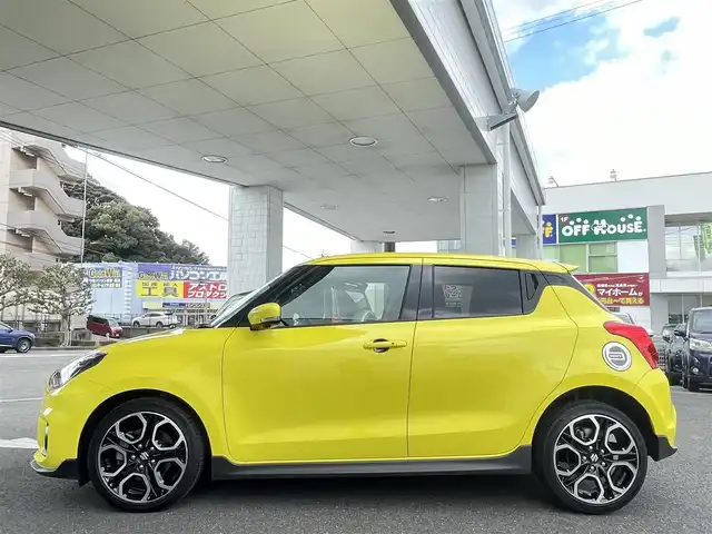 スズキ スイフト スポーツ 埼玉県 2023(令5)年 2.1万km チャンピオンイエロー 社外ナビ（CN-FZ786W）/・フルセグ/CD/DVD/BT/クルーズコントロール（追従走行あり）/ブラインドスポットモニター/全方位カメラ/衝突被害軽減ブレーキ/後方コーナーセンサー/シートヒーター（D席）/ステアリングスイッチ/パドルシフト/純正アルミホイール/純正フロアマット/スペアキー/ETC/取扱説明書/保証書