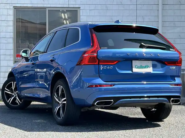 ボルボ ＸＣ６０ D4 AWD Rデザイン 福岡県 2018(平30)年 11万km 青 4WD/純正12.3インチメモリナビ/　(AM/FM/CD/USB/Bluetooth/iPod/フルセグTV)/バック/フロント/サイドカメラ/アラウンドビューカメラ/ボルボインテリセーフ/・横滑り防止装置/・車線逸脱回避支援機能/・パーキングアシスト/・クロストラフィックアラート/・ブラインドスポットモニター/・アクティブベンディングライト/・オートライト/・ロードサインインフォメーション/・自動駐車/・衝突回避アシスト/ルーフレール/純正19インチアルミホイール/パワーバックドア/黒ハーフレザーシート/パワーシート（運転席/助手席）/クルーズコントロール/パドルシフト/クリアランスソナー/コナーセンサー/オートハイビームライト/COMTECドライブレコーダー【ZDR-015】/ビルトインETC/シートヒーター/グローブボックスクーラー/電格ミラー/ドアバイザー/ISOFIX/12V電源ソケット/スペアキー×1/保証書/取扱説明書