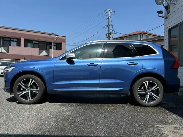 ボルボ ＸＣ６０ D4 AWD Rデザイン 福岡県 2018(平30)年 11万km 青 4WD/純正12.3インチメモリナビ/　(AM/FM/CD/USB/Bluetooth/iPod/フルセグTV)/バック/フロント/サイドカメラ/アラウンドビューカメラ/ボルボインテリセーフ/・横滑り防止装置/・車線逸脱回避支援機能/・パーキングアシスト/・クロストラフィックアラート/・ブラインドスポットモニター/・アクティブベンディングライト/・オートライト/・ロードサインインフォメーション/・自動駐車/・衝突回避アシスト/ルーフレール/純正19インチアルミホイール/パワーバックドア/黒ハーフレザーシート/パワーシート（運転席/助手席）/クルーズコントロール/パドルシフト/クリアランスソナー/コナーセンサー/オートハイビームライト/COMTECドライブレコーダー【ZDR-015】/ビルトインETC/シートヒーター/グローブボックスクーラー/電格ミラー/ドアバイザー/ISOFIX/12V電源ソケット/スペアキー×1/保証書/取扱説明書