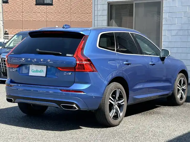 ボルボ ＸＣ６０ D4 AWD Rデザイン 福岡県 2018(平30)年 11万km 青 4WD/純正12.3インチメモリナビ/　(AM/FM/CD/USB/Bluetooth/iPod/フルセグTV)/バック/フロント/サイドカメラ/アラウンドビューカメラ/ボルボインテリセーフ/・横滑り防止装置/・車線逸脱回避支援機能/・パーキングアシスト/・クロストラフィックアラート/・ブラインドスポットモニター/・アクティブベンディングライト/・オートライト/・ロードサインインフォメーション/・自動駐車/・衝突回避アシスト/ルーフレール/純正19インチアルミホイール/パワーバックドア/黒ハーフレザーシート/パワーシート（運転席/助手席）/クルーズコントロール/パドルシフト/クリアランスソナー/コナーセンサー/オートハイビームライト/COMTECドライブレコーダー【ZDR-015】/ビルトインETC/シートヒーター/グローブボックスクーラー/電格ミラー/ドアバイザー/ISOFIX/12V電源ソケット/スペアキー×1/保証書/取扱説明書