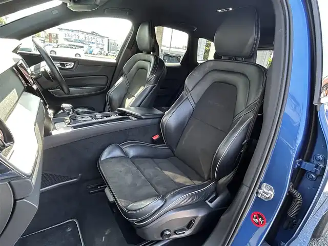 ボルボ ＸＣ６０ D4 AWD Rデザイン 福岡県 2018(平30)年 11万km 青 4WD/純正12.3インチメモリナビ/　(AM/FM/CD/USB/Bluetooth/iPod/フルセグTV)/バック/フロント/サイドカメラ/アラウンドビューカメラ/ボルボインテリセーフ/・横滑り防止装置/・車線逸脱回避支援機能/・パーキングアシスト/・クロストラフィックアラート/・ブラインドスポットモニター/・アクティブベンディングライト/・オートライト/・ロードサインインフォメーション/・自動駐車/・衝突回避アシスト/ルーフレール/純正19インチアルミホイール/パワーバックドア/黒ハーフレザーシート/パワーシート（運転席/助手席）/クルーズコントロール/パドルシフト/クリアランスソナー/コナーセンサー/オートハイビームライト/COMTECドライブレコーダー【ZDR-015】/ビルトインETC/シートヒーター/グローブボックスクーラー/電格ミラー/ドアバイザー/ISOFIX/12V電源ソケット/スペアキー×1/保証書/取扱説明書