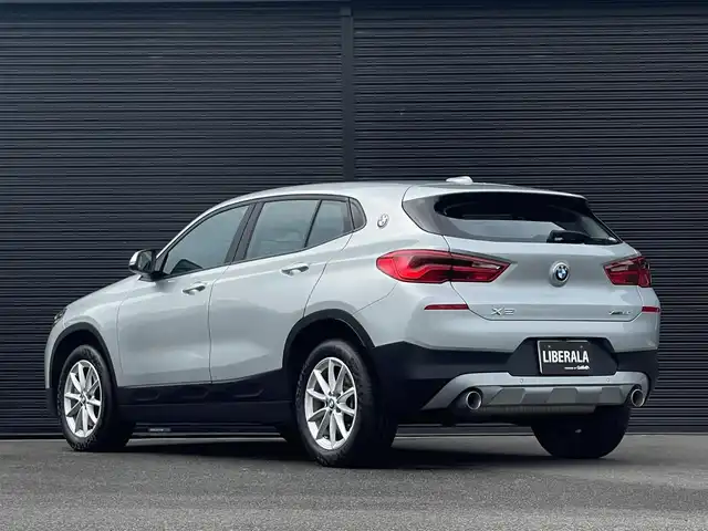 ＢＭＷ Ｘ２ xDrive20i 山梨県 2018(平30)年 0.8万km グレイシャーシルバー ワンオーナー/純正HDDナビ/　（CD/DVD/Bluetooth）/バックカメラ/インテリジェントセーフティ/前後PDC/黒革/シートヒーター/電動リアゲート/ETC/LEDヘッドライト/純正17インチAW