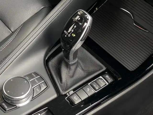 ＢＭＷ Ｘ２ xDrive20i 山梨県 2018(平30)年 0.8万km グレイシャーシルバー ワンオーナー/純正HDDナビ/　（CD/DVD/Bluetooth）/バックカメラ/インテリジェントセーフティ/前後PDC/黒革/シートヒーター/電動リアゲート/ETC/LEDヘッドライト/純正17インチAW