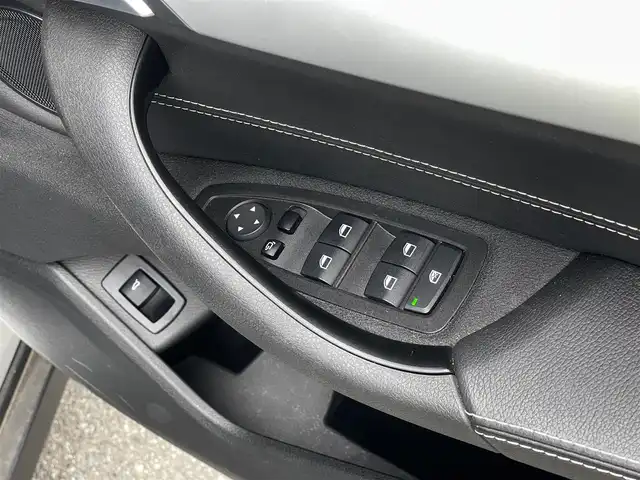 ＢＭＷ Ｘ２ xDrive20i 山梨県 2018(平30)年 0.8万km グレイシャーシルバー ワンオーナー/純正HDDナビ/　（CD/DVD/Bluetooth）/バックカメラ/インテリジェントセーフティ/前後PDC/黒革/シートヒーター/電動リアゲート/ETC/LEDヘッドライト/純正17インチAW