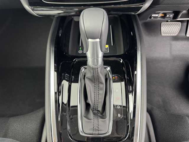 ホンダ ヴェゼル ハイブリッド e:HEV Z 愛知県 2025(令7)年 0.1万km未満 プラチナホワイトパール 登録未使用車/ワイヤレス充電/純正9インチナビ/バックカメラ/Bluetooth/フルセグTV/ホンダセンシング/衝突被害軽減システム/クルーズコントロール/レーンキープアシスト/ブラインドスポットモニター/コーナーセンサー/オートマチックハイビーム/オートライト/LEDヘッドライト/LEDフォグランプ/パドルシフト/ステアリングヒーター/シートヒーター/純正AW/ETC2.0/プッシュスタート/スマートキー/スペアキー
