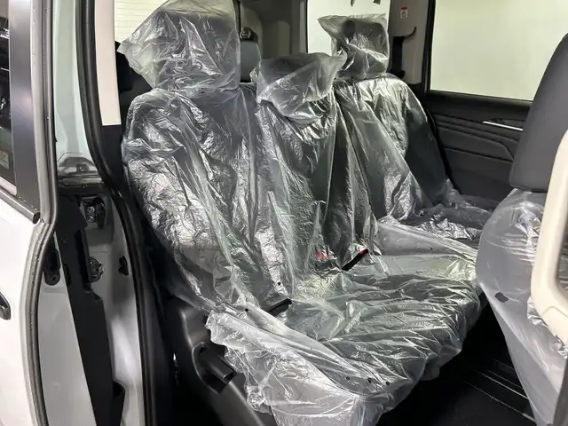 三菱 デリカＤ：５ シャモニー 神奈川県 2025(令7)年 0.1万km未満 白Ⅱ 4WD　/e-Assist/オリジナルナビ取付パッケージ＋リアモニター取付パッケージ/社外アルパインD:5専用11型ナビゲーション【EX11NX】/フルセグ　CD DVD　SD　AM FM USB　Bluetooth　AUX　HDMI　Applecarplay　Androidauto/マルチアラウンドモニター【自動防眩ミラー】/衝突被害軽減ブレーキ/車線逸脱警報システム/レーダークルーズコントロールシステム/オートマチックハイビーム/誤発進抑制機能【前進時】/後側方車両検知警報システム【BSW】/後退時車両検知警報システム/ワンタッチ開閉機能付き両側電動スライドドア/パワーバックドア/オートストップ＆ゴー【アイドリングストップ】/スエード合皮コンビシート/運転席パワーシート/前席シートヒーター/革巻きステアリング/ステアリングヒーター/パドルシフト/アルミペダル/リヤヒーター/ECO/プッシュスタート/スマートキー/純正18インチアルミホイール/LEDヘッドランプ/LEDフロントフォグランプ/オートライト/スペアキー