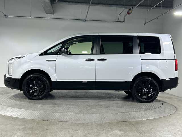 三菱 デリカＤ：５ シャモニー 神奈川県 2025(令7)年 0.1万km未満 白Ⅱ 4WD　/e-Assist/オリジナルナビ取付パッケージ＋リアモニター取付パッケージ/社外アルパインD:5専用11型ナビゲーション【EX11NX】/フルセグ　CD DVD　SD　AM FM USB　Bluetooth　AUX　HDMI　Applecarplay　Androidauto/マルチアラウンドモニター【自動防眩ミラー】/衝突被害軽減ブレーキ/車線逸脱警報システム/レーダークルーズコントロールシステム/オートマチックハイビーム/誤発進抑制機能【前進時】/後側方車両検知警報システム【BSW】/後退時車両検知警報システム/ワンタッチ開閉機能付き両側電動スライドドア/パワーバックドア/オートストップ＆ゴー【アイドリングストップ】/スエード合皮コンビシート/運転席パワーシート/前席シートヒーター/革巻きステアリング/ステアリングヒーター/パドルシフト/アルミペダル/リヤヒーター/ECO/プッシュスタート/スマートキー/純正18インチアルミホイール/LEDヘッドランプ/LEDフロントフォグランプ/オートライト/スペアキー