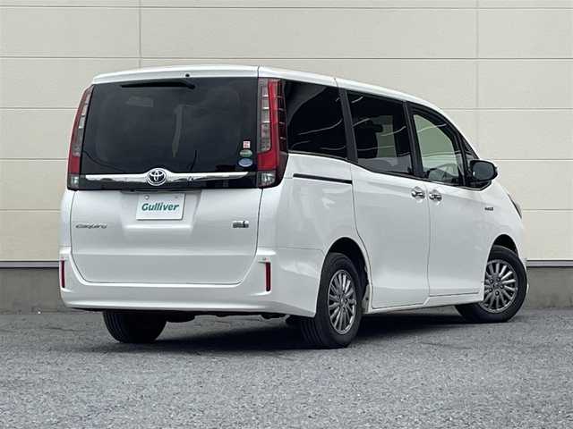 トヨタ エスクァイア ハイブリッド Gi 茨城県 2015(平27)年 5.4万km ホワイトパールクリスタルシャイン ワンオーナー/両側オートスライドドア/純正９インチナビ/フルセグテレビ/リアビューモニター/クルーズコントロール/ビルトインETC/クリアランスソナー/オートライト/純正置くだけ充電器/レザーシート/オットマン/シートヒーター/フロアマット純正/ドアバイザー