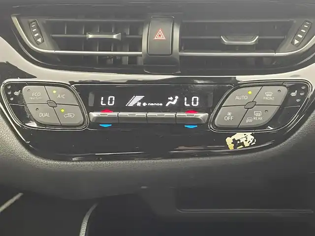 トヨタ Ｃ－ＨＲ G モード ネロ 熊本県 2019(令1)年 8.1万km ブラックマイカ 純正SDナビNSZT-68T/AM/FM/CD/Bluetooth/フルセグテレビ　/バックカメラ　/ビルトインETC/前後クリアランスソナー/前席シートヒーター/トヨタセーフティーセンス/・プリクラッシュセーフティ/・レーンキープアシスト/・アダブティブクルーズコントロール/・ブラインドスポットモニター/横滑り防止/ハーフレザーシート/純正フロアマット/純正１８インチAW/ダブルオートエアコン　/オートライト　/オートマチックハイビーム　/LEDヘッドライト/フォグライト/スマートキー/プッシュスタート/スペアキー1本/取扱説明書