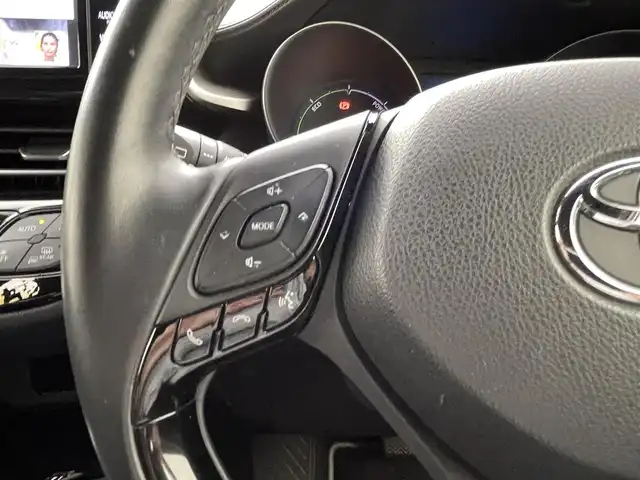 トヨタ Ｃ－ＨＲ G モード ネロ 熊本県 2019(令1)年 8.1万km ブラックマイカ 純正SDナビNSZT-68T/AM/FM/CD/Bluetooth/フルセグテレビ　/バックカメラ　/ビルトインETC/前後クリアランスソナー/前席シートヒーター/トヨタセーフティーセンス/・プリクラッシュセーフティ/・レーンキープアシスト/・アダブティブクルーズコントロール/・ブラインドスポットモニター/横滑り防止/ハーフレザーシート/純正フロアマット/純正１８インチAW/ダブルオートエアコン　/オートライト　/オートマチックハイビーム　/LEDヘッドライト/フォグライト/スマートキー/プッシュスタート/スペアキー1本/取扱説明書