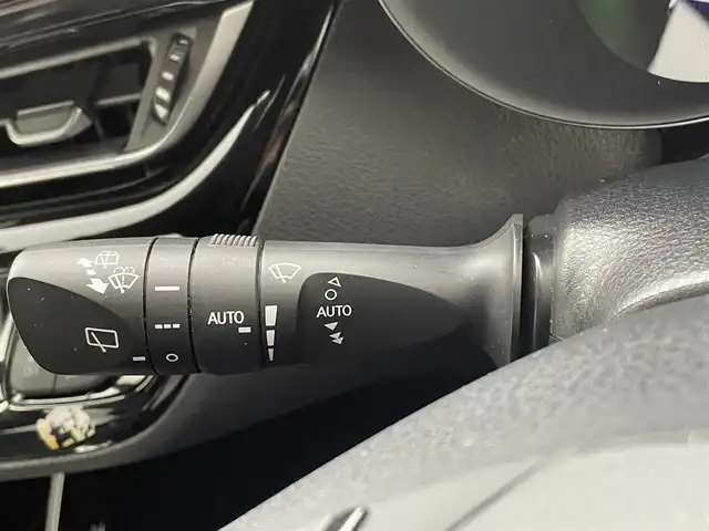 トヨタ Ｃ－ＨＲ G モード ネロ 熊本県 2019(令1)年 8.1万km ブラックマイカ 純正SDナビNSZT-68T/AM/FM/CD/Bluetooth/フルセグテレビ　/バックカメラ　/ビルトインETC/前後クリアランスソナー/前席シートヒーター/トヨタセーフティーセンス/・プリクラッシュセーフティ/・レーンキープアシスト/・アダブティブクルーズコントロール/・ブラインドスポットモニター/横滑り防止/ハーフレザーシート/純正フロアマット/純正１８インチAW/ダブルオートエアコン　/オートライト　/オートマチックハイビーム　/LEDヘッドライト/フォグライト/スマートキー/プッシュスタート/スペアキー1本/取扱説明書