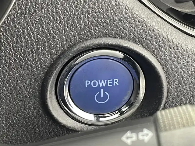 トヨタ Ｃ－ＨＲ G モード ネロ 熊本県 2019(令1)年 8.1万km ブラックマイカ 純正SDナビNSZT-68T/AM/FM/CD/Bluetooth/フルセグテレビ　/バックカメラ　/ビルトインETC/前後クリアランスソナー/前席シートヒーター/トヨタセーフティーセンス/・プリクラッシュセーフティ/・レーンキープアシスト/・アダブティブクルーズコントロール/・ブラインドスポットモニター/横滑り防止/ハーフレザーシート/純正フロアマット/純正１８インチAW/ダブルオートエアコン　/オートライト　/オートマチックハイビーム　/LEDヘッドライト/フォグライト/スマートキー/プッシュスタート/スペアキー1本/取扱説明書