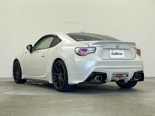 トヨタ ８６ GT 秋田県 2014(平26)年 3.4万km サテンホワイトパール 社外クロススピード19インチアルミホイール/ストラーダナビ/（AM/FM/CD/DVD/BT）/フルセグTV/TRDエアロ/TRDトランクスポイラー/BLITZ車高調/クロスフロントタワーバー/HKSマフラー/ETC/プッシュスタート/スマートキー/スペアキー/オートライト/フォグランプ/HIDヘッドライト/純正フロアマット/電格ミラー/革巻きステアリング/サイド＆カーテンエアバック