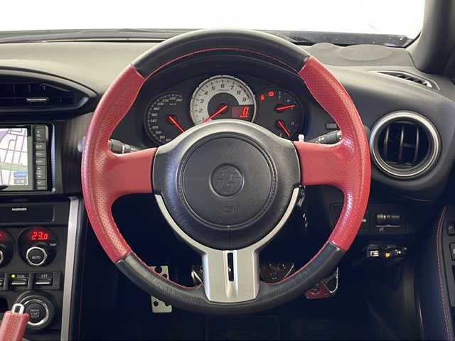 トヨタ ８６ GT 秋田県 2014(平26)年 3.4万km サテンホワイトパール 社外クロススピード19インチアルミホイール/ストラーダナビ/（AM/FM/CD/DVD/BT）/フルセグTV/TRDエアロ/TRDトランクスポイラー/BLITZ車高調/クロスフロントタワーバー/HKSマフラー/ETC/プッシュスタート/スマートキー/スペアキー/オートライト/フォグランプ/HIDヘッドライト/純正フロアマット/電格ミラー/革巻きステアリング/サイド＆カーテンエアバック
