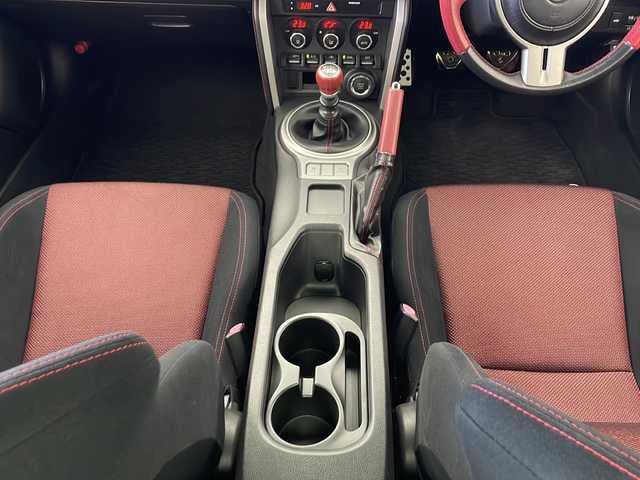 トヨタ ８６ GT 秋田県 2014(平26)年 3.4万km サテンホワイトパール 社外クロススピード19インチアルミホイール/ストラーダナビ/（AM/FM/CD/DVD/BT）/フルセグTV/TRDエアロ/TRDトランクスポイラー/BLITZ車高調/クロスフロントタワーバー/HKSマフラー/ETC/プッシュスタート/スマートキー/スペアキー/オートライト/フォグランプ/HIDヘッドライト/純正フロアマット/電格ミラー/革巻きステアリング/サイド＆カーテンエアバック