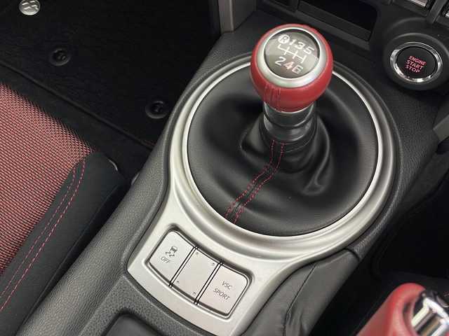 トヨタ ８６ GT 秋田県 2014(平26)年 3.4万km サテンホワイトパール 社外クロススピード19インチアルミホイール/ストラーダナビ/（AM/FM/CD/DVD/BT）/フルセグTV/TRDエアロ/TRDトランクスポイラー/BLITZ車高調/クロスフロントタワーバー/HKSマフラー/ETC/プッシュスタート/スマートキー/スペアキー/オートライト/フォグランプ/HIDヘッドライト/純正フロアマット/電格ミラー/革巻きステアリング/サイド＆カーテンエアバック