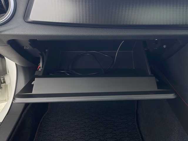 トヨタ ８６ GT 秋田県 2014(平26)年 3.4万km サテンホワイトパール 社外クロススピード19インチアルミホイール/ストラーダナビ/（AM/FM/CD/DVD/BT）/フルセグTV/TRDエアロ/TRDトランクスポイラー/BLITZ車高調/クロスフロントタワーバー/HKSマフラー/ETC/プッシュスタート/スマートキー/スペアキー/オートライト/フォグランプ/HIDヘッドライト/純正フロアマット/電格ミラー/革巻きステアリング/サイド＆カーテンエアバック
