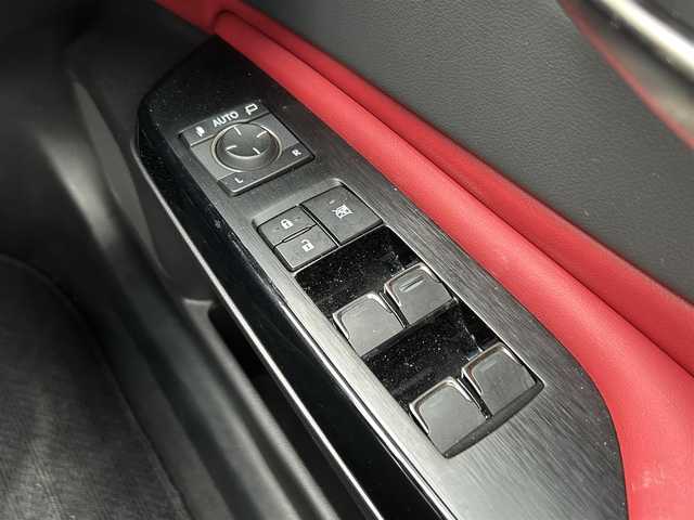 レクサス ＥＳ 300h Fスポーツ 栃木県 2022(令4)年 2.9万km ホワイトノーヴァガラスフレーク レクサスセーフティシステムプラス/・プリクラッシュセーフティ/・レーントレーシングアシスト/・ロードサインアシスト/・オートマチックハイビーム/・レーダークルーズコントロール/・パーキングサポートブレーキ/・ブラインドスポットモニター/・クリアランスソナー/サンルーフ/純正12.3インチディスプレイオーディオ/・フルセグTV/・Bluetooth/USB/FM/AM/・Apple CarPlay/Android Aut/パノラミックビューモニター/レザーシート/D/N席シートヒーター/D/N席シートクーラー/全席パワーシート/ステアリングヒーター/パドルシフト/革巻きステアリング/スマートキー×2/カードキー/プッシュスタート/電動パーキングブレーキ/オートホールド/LEDヘッドライト/フォグランプ/オートライト/純正19インチAW/純正フロアマット