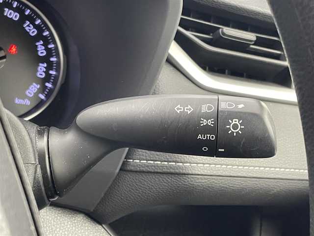 トヨタ ＲＡＶ４ ハイブリットX 埼玉県 2019(平31)年 4.2万km ホワイトパールクリスタルシャイン 純正９インチナビ　バックカメラ　ＢＳＭ　ＥＴＣ２．０　ＬＥＤヘッドライト　セーフティセンス　レーダークルーズコントロール　ドライブレコーダー　ＨＤＭＩ　コーナーセンサー　プッシュスタート