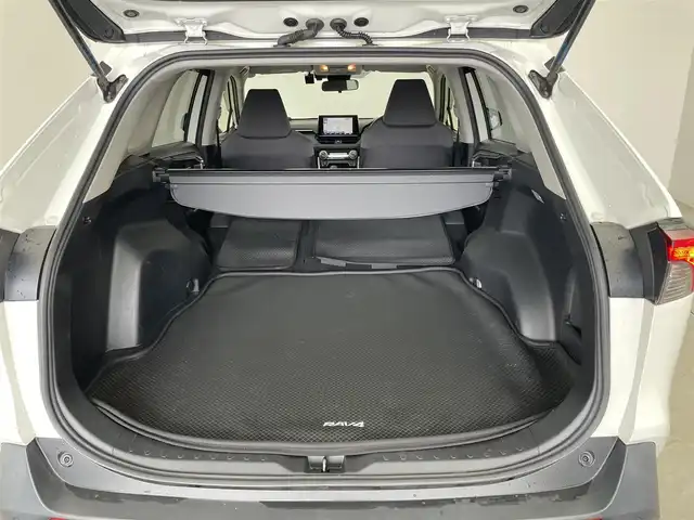 トヨタ ＲＡＶ４ ハイブリットX 埼玉県 2019(平31)年 4.2万km ホワイトパールクリスタルシャイン 純正９インチナビ　バックカメラ　ＢＳＭ　ＥＴＣ２．０　ＬＥＤヘッドライト　セーフティセンス　レーダークルーズコントロール　ドライブレコーダー　ＨＤＭＩ　コーナーセンサー　プッシュスタート