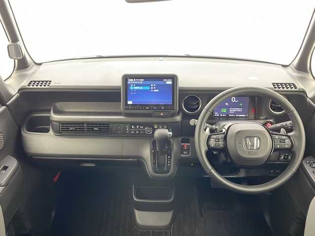 ホンダ Ｎ ＢＯＸ カスタム ターボ 千葉県 2024(令6)年 0.4万km プラチナホワイトパール 純正ナビ/　Bluetooth/フルセグTV/ホンダセンシング/レーダークルーズコントロール/レーンキープアシスト/衝突軽減ブレーキ/クリアランスソナー/先行車発進警報/標識認識機能/電動パーキング/オートホールド/オートハイビーム/両側パワスラ/前席シートヒーター/ハーフレザーシート/パドルシフト/ビルトインETC/前後ドラレコ/シートバックテーブル/ロールサンシェード/フロアマット