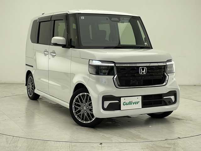 ホンダ Ｎ ＢＯＸ カスタム ターボ 千葉県 2024(令6)年 0.4万km プラチナホワイトパール 純正ナビ/　Bluetooth/フルセグTV/ホンダセンシング/レーダークルーズコントロール/レーンキープアシスト/衝突軽減ブレーキ/クリアランスソナー/先行車発進警報/標識認識機能/電動パーキング/オートホールド/オートハイビーム/両側パワスラ/前席シートヒーター/ハーフレザーシート/パドルシフト/ビルトインETC/前後ドラレコ/シートバックテーブル/ロールサンシェード/フロアマット