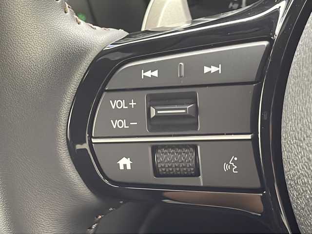 ホンダ Ｎ ＢＯＸ カスタム ターボ 千葉県 2024(令6)年 0.4万km プラチナホワイトパール 純正ナビ/　Bluetooth/フルセグTV/ホンダセンシング/レーダークルーズコントロール/レーンキープアシスト/衝突軽減ブレーキ/クリアランスソナー/先行車発進警報/標識認識機能/電動パーキング/オートホールド/オートハイビーム/両側パワスラ/前席シートヒーター/ハーフレザーシート/パドルシフト/ビルトインETC/前後ドラレコ/シートバックテーブル/ロールサンシェード/フロアマット