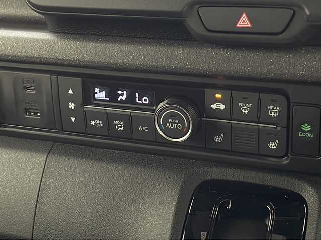 ホンダ Ｎ ＢＯＸ カスタム ターボ 千葉県 2024(令6)年 0.4万km プラチナホワイトパール 純正ナビ/　Bluetooth/フルセグTV/ホンダセンシング/レーダークルーズコントロール/レーンキープアシスト/衝突軽減ブレーキ/クリアランスソナー/先行車発進警報/標識認識機能/電動パーキング/オートホールド/オートハイビーム/両側パワスラ/前席シートヒーター/ハーフレザーシート/パドルシフト/ビルトインETC/前後ドラレコ/シートバックテーブル/ロールサンシェード/フロアマット