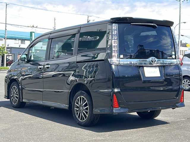 トヨタ ヴォクシー ZS 煌Ⅱ 道東・釧路十勝 2017(平29)年 5.1万km ブラック 4WD/寒冷地仕様/純正ナビ　NSZT-Y66T/　(AM/FM/CD/DVD/BT)/フリップダウンモニター　/ビルトインETC/バックカメラ/両側パワースライドドア/冬タイヤ積込/夏タイヤ純正16インチAW/冬タイヤ社外AW/純正フロアマット/ウォークスルー/ドアバイザー/MTモード付AT/アイドリングストップ/パーキングアシスト/レーンキープアシスト/オートライト/ライトレベライザー/フォグランプ/盗難防止装置/ABS/横滑り防止装置